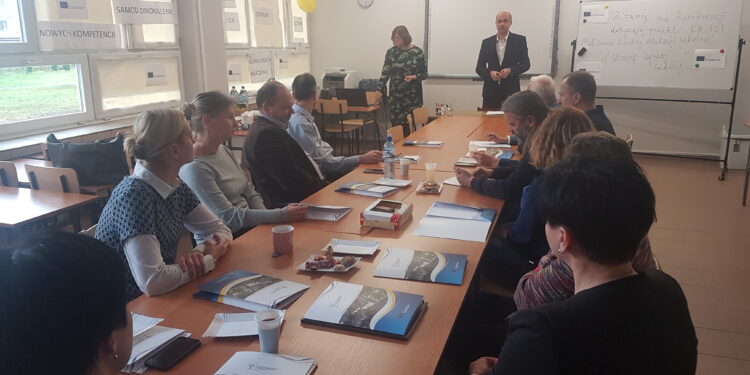 Tarnobrzeg. Jak wykorzystać język obcy do nauki przedmiotu. Konferencja dla nauczycieli.