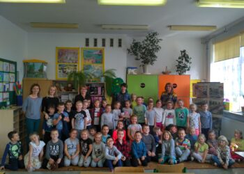 Tarnobrzeg. W  SP 9 głośno czytają dzieciom.