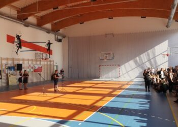 Baranów Sandomierski: Nowa hala sportowa w Woli Baranowskiej służy już uczniom i mieszkańcom