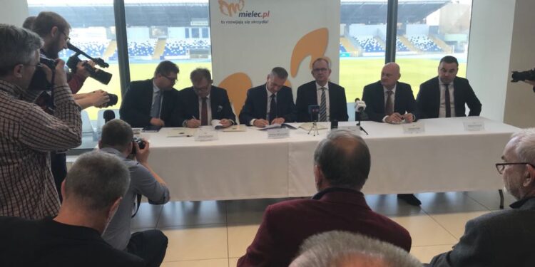 Mielec: Mielec podpisał umowę na budowę hali sportowej