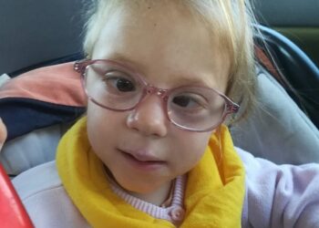 Region: Pomóż Julci. Jej mama chce zobaczyć jak dziewczynka stoi na własnych nogach.