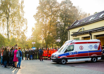 Opatów: Nowa karetka dla pogotowia