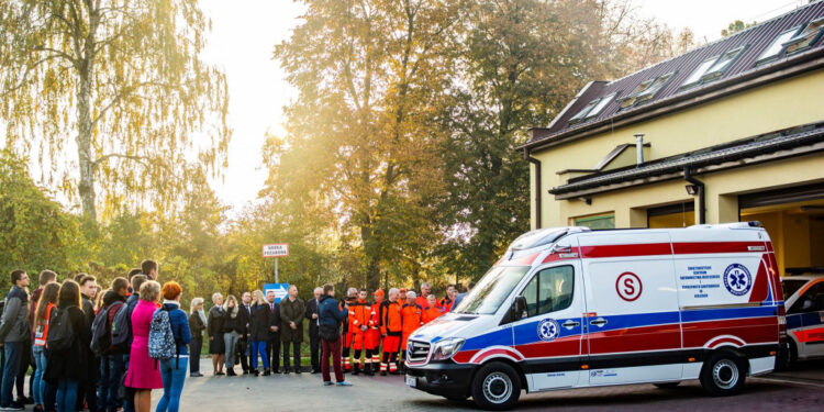 Opatów: Nowa karetka dla pogotowia
