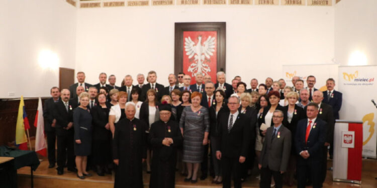 Mielec: Zostali uhonorowani odznaczeniami.