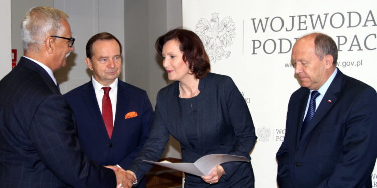 Mielec: Promesy zostały wręczone.