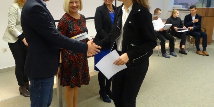 Stalowa Wola: Nagrody za godziny przy piórze