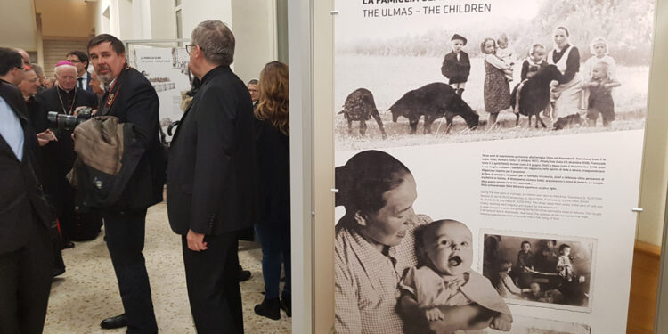 Region, Watykan: Wystawa 'Honorując Sprawiedliwych” – poświęconą bohaterstwu rodziny Ulmów otwarta w Papieskim Uniwersytecie Urbanianum