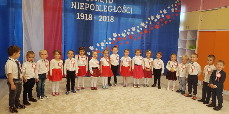 Tarnobrzeg. Mazurek Dąbrowskiego w Akademii Malucha.