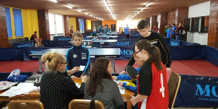 Tarnobrzeg. Tenis stołowy i trójbój siłowy rządziły dziś w obiektach MOSiR.