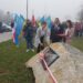 Tarnobrzeg. Tablica upamiętniająca pokolenia walczące o wolną Ojczyznę i wspólne śpiewanie hymnu przed BUDOWLANKĄ.