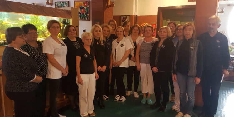 Tarnobrzeg. Pracownicy Domu Pomocy Społecznej biorą udział w Czarnym Tygodniu Pomocy Społecznej.