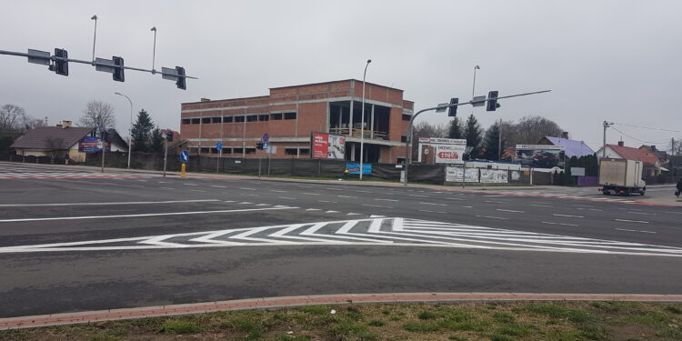 Tarnobrzeg. Odebrano skrzyżowanie ulic Wisłostrada i Mickiewicza  w ciągu drogi wojewódzkiej 871.