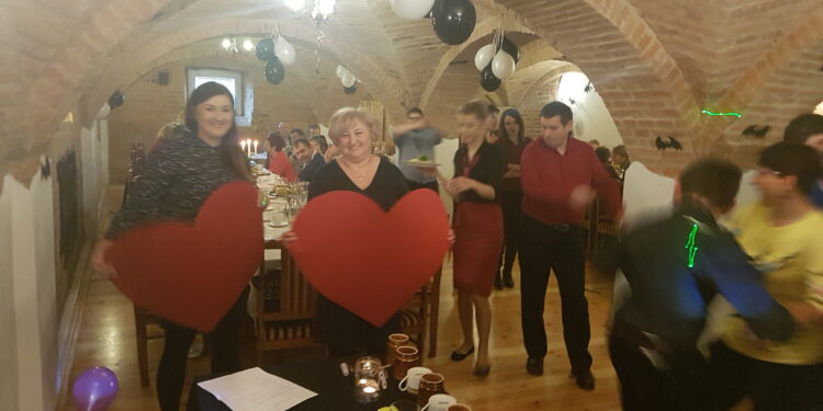 Tarnobrzeg. Wróżby, dyskoteka, poczęstunek. Uczestnicy WTZ na „Andrzejkach”.