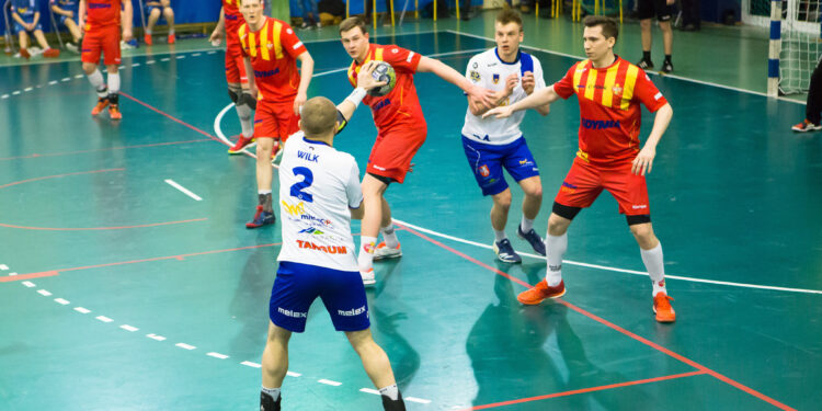 Mielec: Z Arką Gdynia na uczczenie 100-lecia Niepodległości.