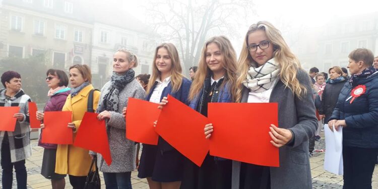 Sandomierz: Żywa flaga i rekord dla Niepodległej.