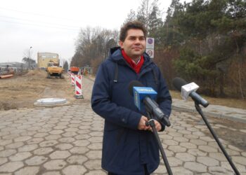 Stalowa Wola: Ruszyła przebudowa drogi przez hutę.