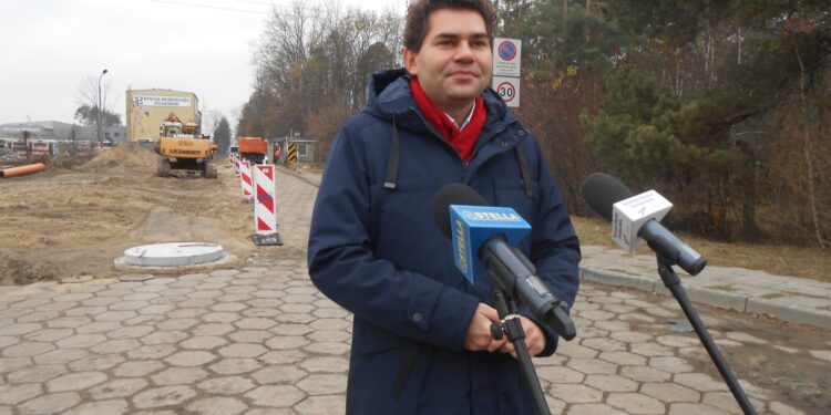 Stalowa Wola: Ruszyła przebudowa drogi przez hutę.