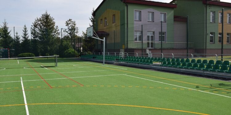 Kolbuszowa: Oświetlić boiska.