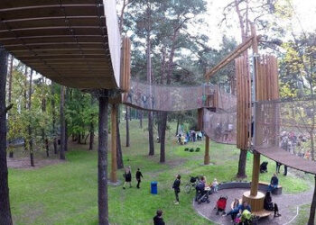 Stalowa Wola: Już gotowa wieża widokowa w Parku Linowym.