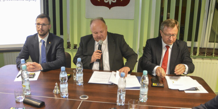 Stalowa Wola: Władze powiatu niemal bez zmian.