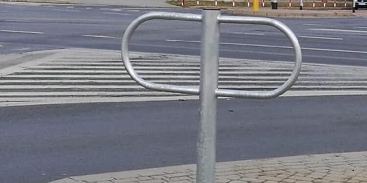 Stalowa Wola: Poręcze dla rowerzystów.