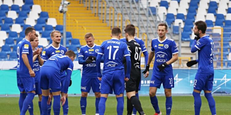 Mielec: Sparing z Koroną Kielce na 4:0.