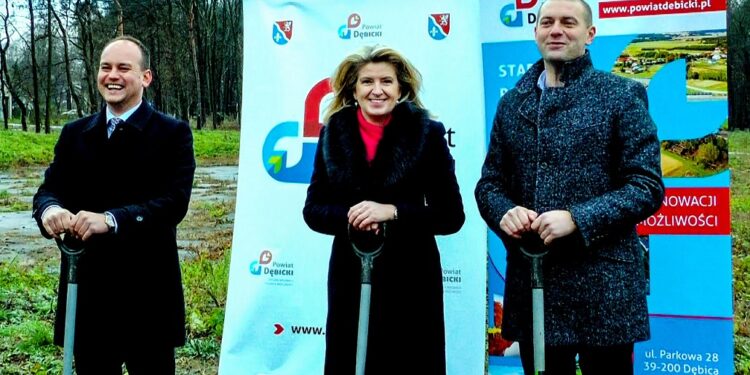 Dębica: Nowa szkoła dla dzieci.