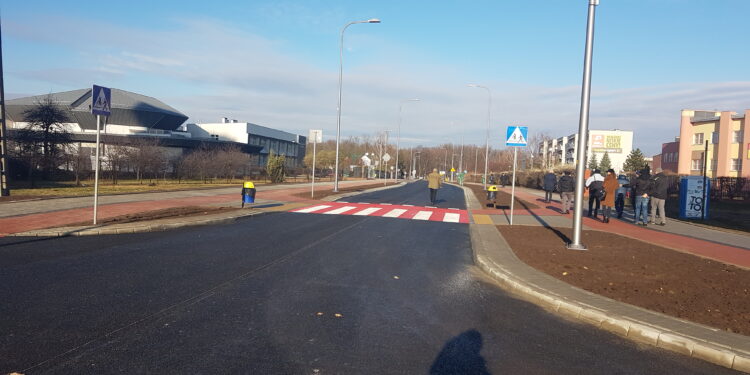 Tarnobrzeg. Ulica Kardynała Wyszyńskiego przejezdna.