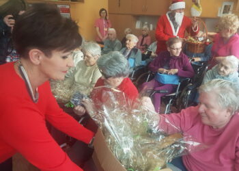 Tarnobrzeg. Mikołaj przyszedł do pacjentów zakładu.