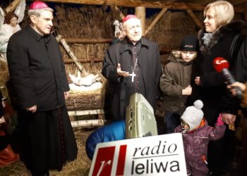 Sandomierz: Żywa szopka przy schronisku dla bezdomnych.