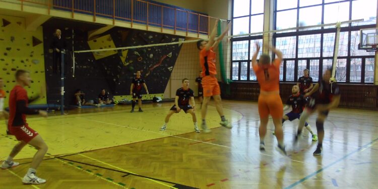 Kolbuszowa: Mikołajkowo  z siatkówką….