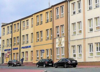 Mielec: Licealny dziedziniec do remontu.