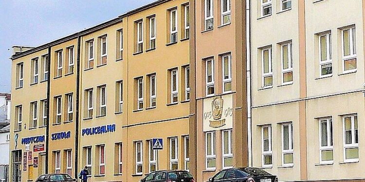 Mielec: Licealny dziedziniec do remontu.