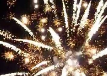 Stalowa Wola: Sylwester z polonezem, lampionami i fajerwerkami.