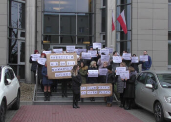 Stalowa Wola: Protest pracowników sądu