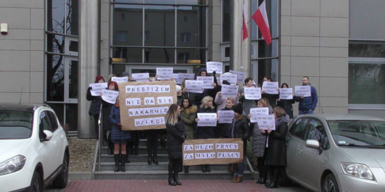 Stalowa Wola: Protest pracowników sądu