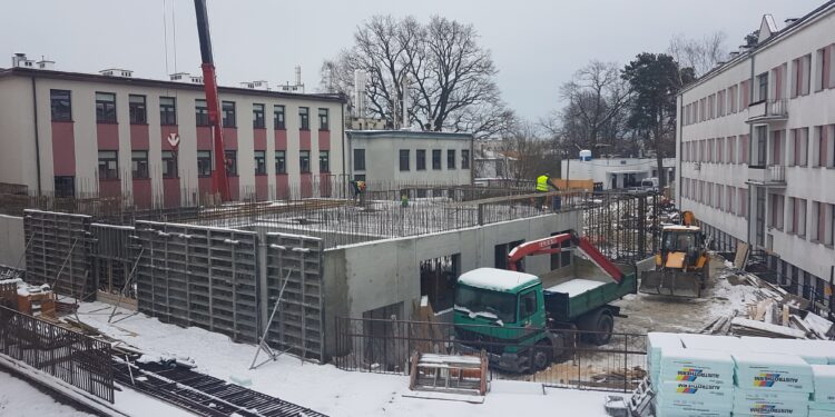 Tarnobrzeg. Trwa budowa zakładu radioterapii.