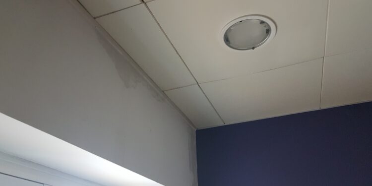 Tarnobrzeg. W domu kultury cieknie z sufitu.