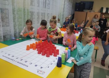 Tarnobrzeg. Najmłodsi uczniowie SP4 wzięli udział w warsztatach kodowania.