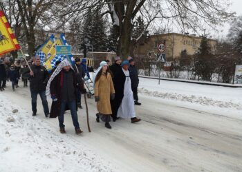 Nowa Dęba: Orszak Trzech Króli przeszedł ulicami miasta