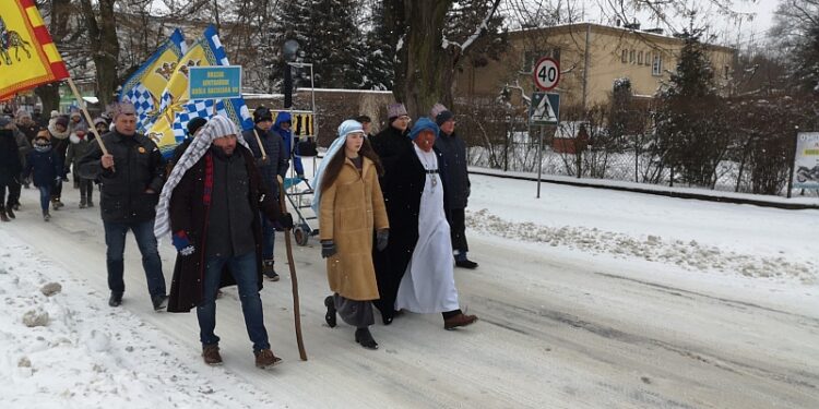 Nowa Dęba: Orszak Trzech Króli przeszedł ulicami miasta