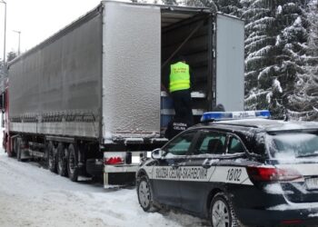 Region: Funkcjonariusze KAS z Podkarpacia zatrzymali nielegalny transport alkoholu.