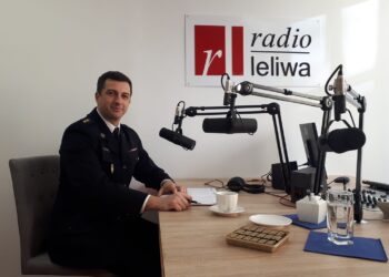 Sandomierz: Ćwiczenia sandomierskich strażaków z wykorzystaniem sań lodowych.