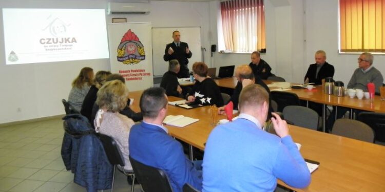 Sandomierz: „Czujka na straży twojego bezpieczeństwa”.