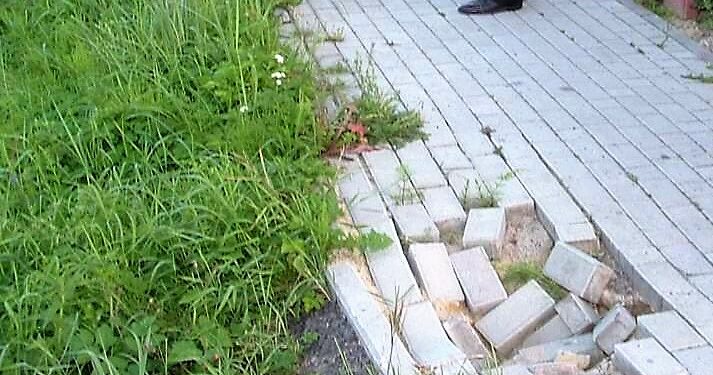 Mielec: Chodniki w złym stanie.