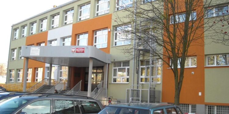 Mielec: Powrót wybranego  dyrektora na stanowisko dyrektora!