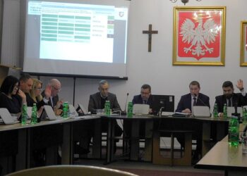 Dębica: Dramaturgia w budżecie.