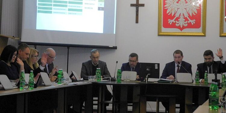 Dębica: Dramaturgia w budżecie.