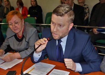 Mielec: Naprawić deptak przy Wisłoce.