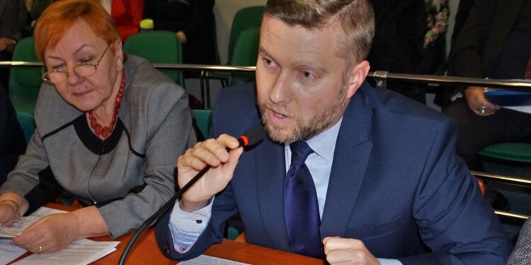 Mielec: Naprawić deptak przy Wisłoce.